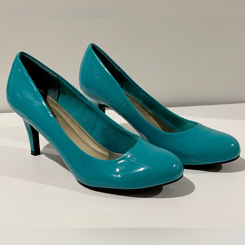 Comfort Plus Predictions Womens size 8 Turquoise Pumps Heels Shoes